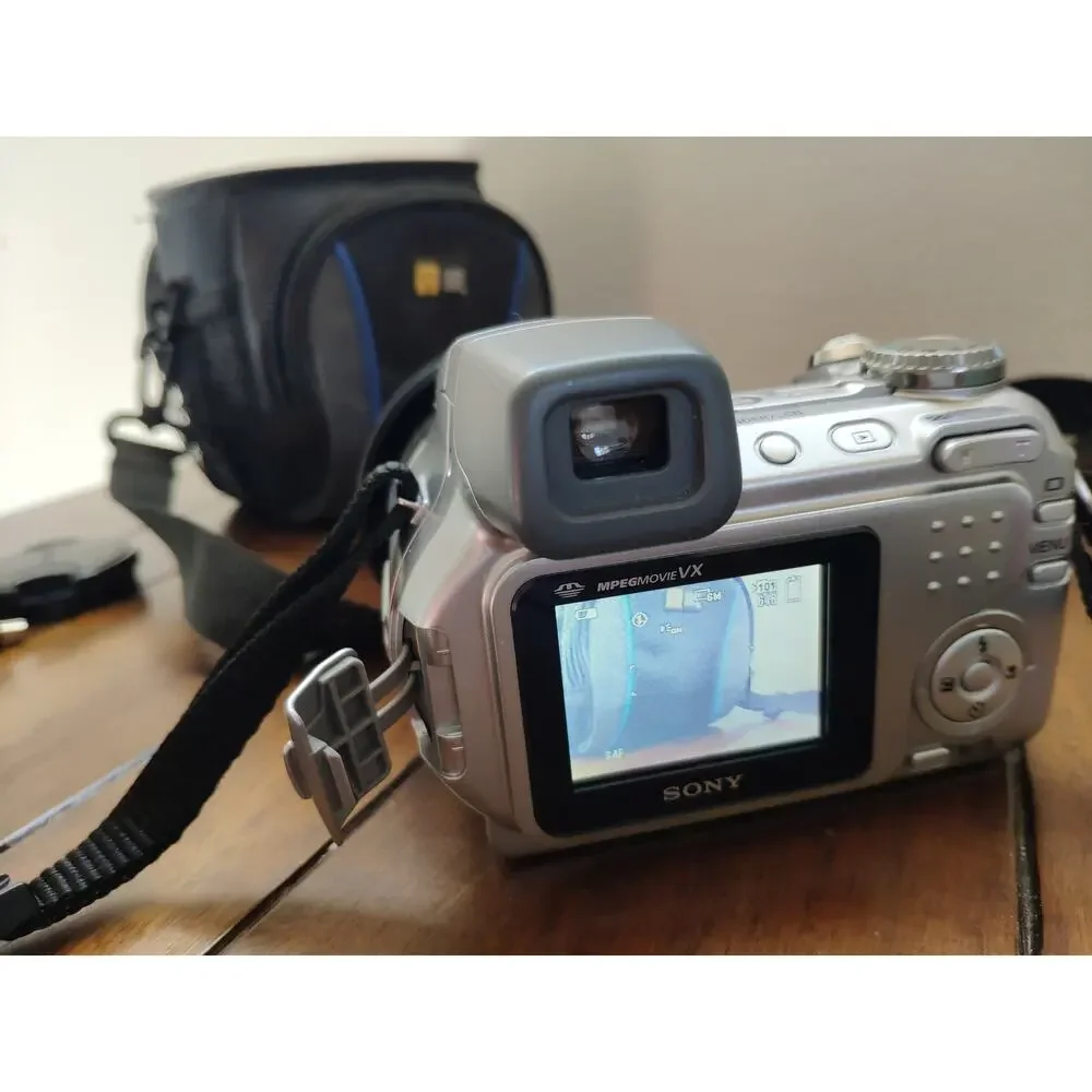 Sony Cyber-shot DSC-H2 6.0MP Camera w/Carl Zeiss Lens